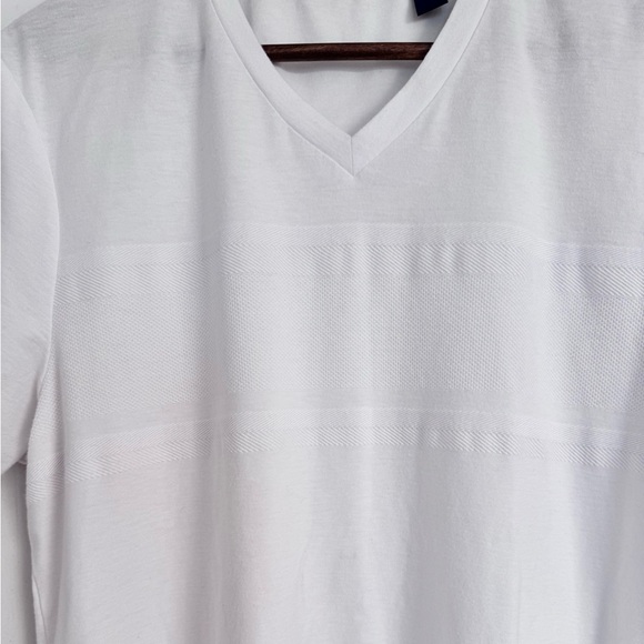Perry Ellis Men’s White Short Sleeve V-neck Shirt w/ Striped Detailing Sz Large - Picture 4 of 7
